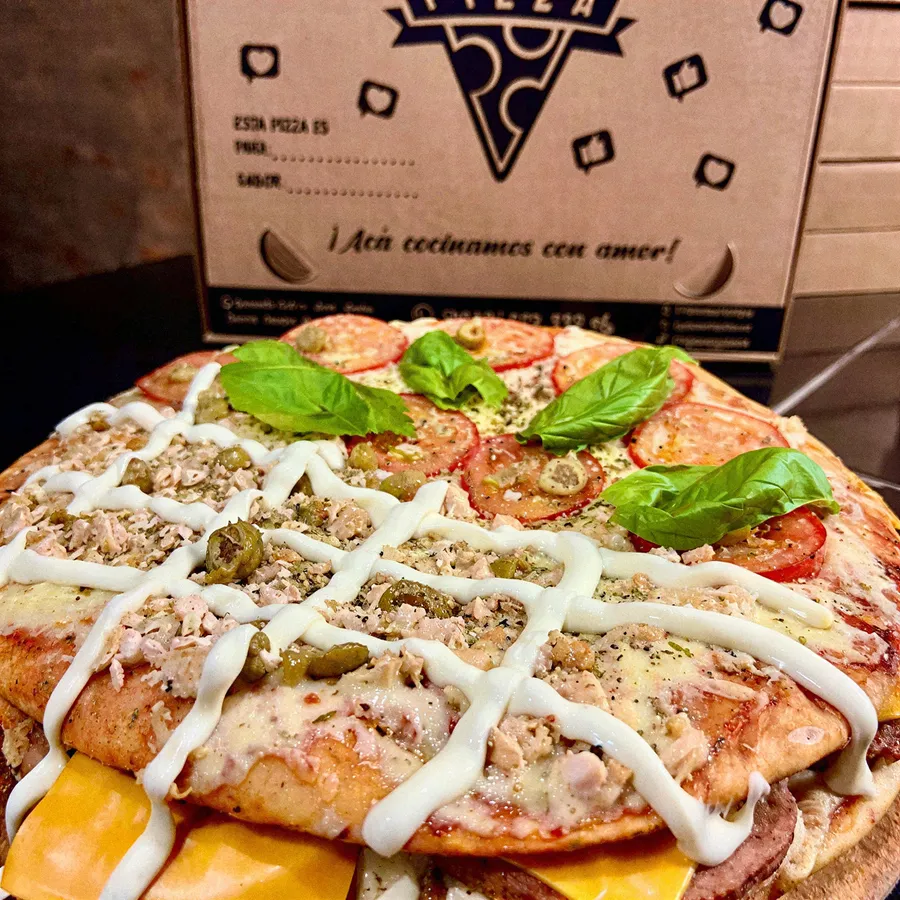 Hamburpizza de El NONO: doble piso con hamburguesas y cheddar